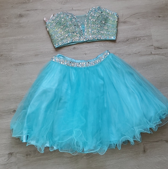 Dress - Picture 4 of 4